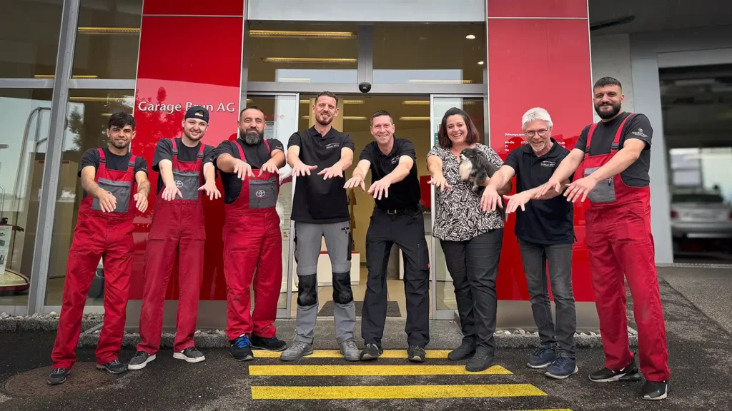 Gruppenfoto Mitarbeitende Garage Brun AG