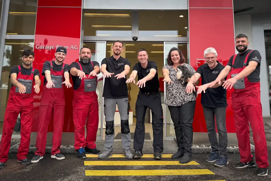 Gruppenfoto Mitarbeitende Garage Brun AG